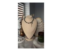 Чокер из гематита. Стильное украшение на шею к 8 марта